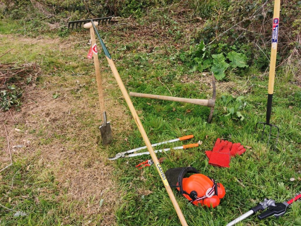useful hand tools for bramble removal